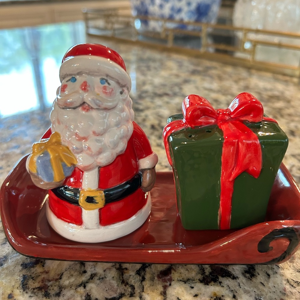 Christmas salt and pepper shaker ❤️💚